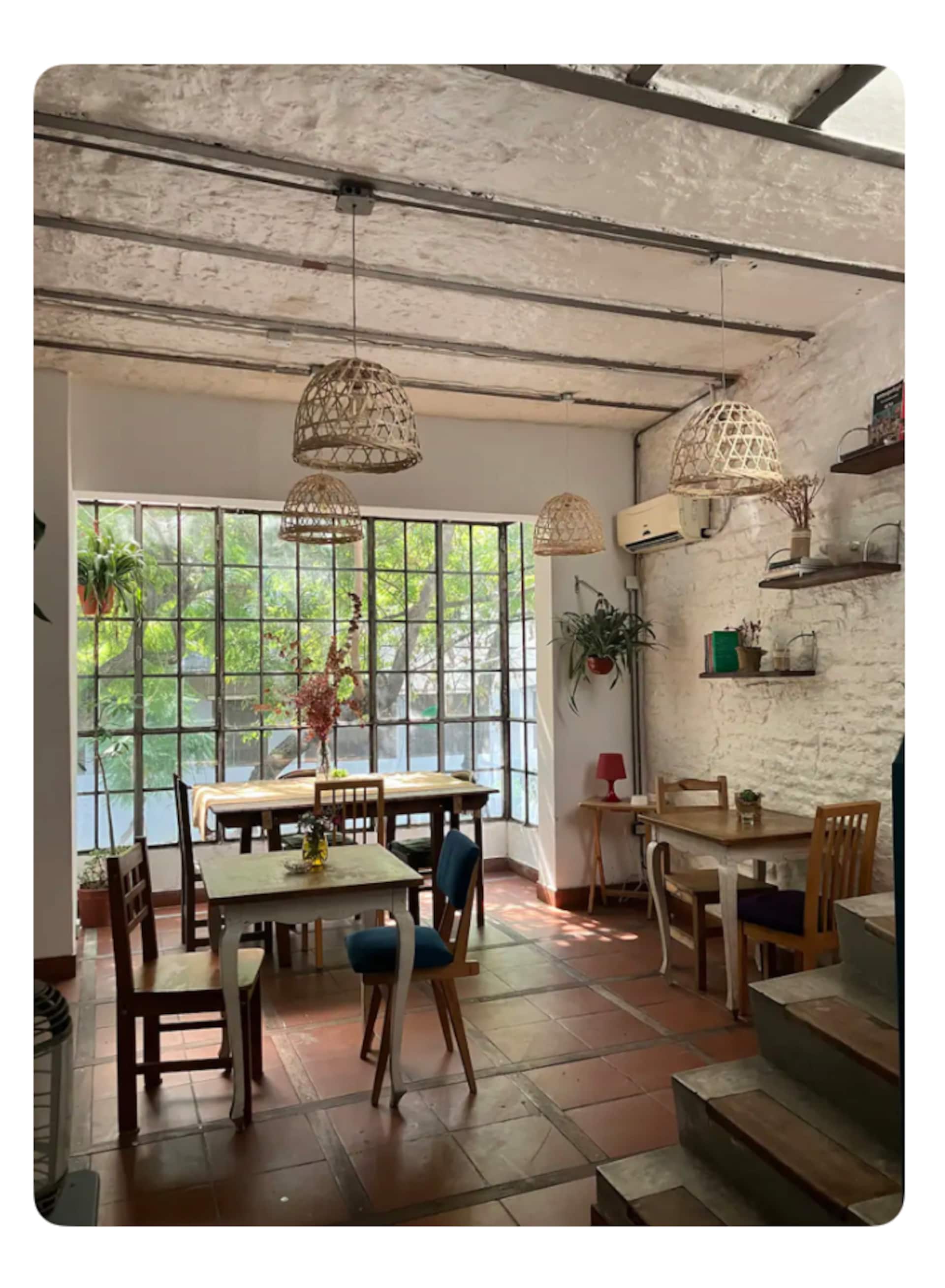 Casa em dois andares com terraço em Chacarita