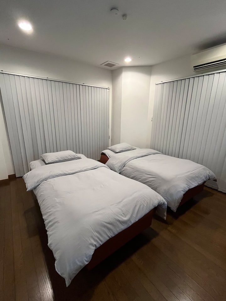 ☆Poznámka: Táto izba je rovnaká ako jedáleň.

Ak sa ubytujete s viac ako 4 osobami, môžete spať na rozkladacej pohovke LDK s futónom.
Sada futonov je pre 2 osoby v spálni 2.

Pozrite si pôdorys z ostatných fotiek.