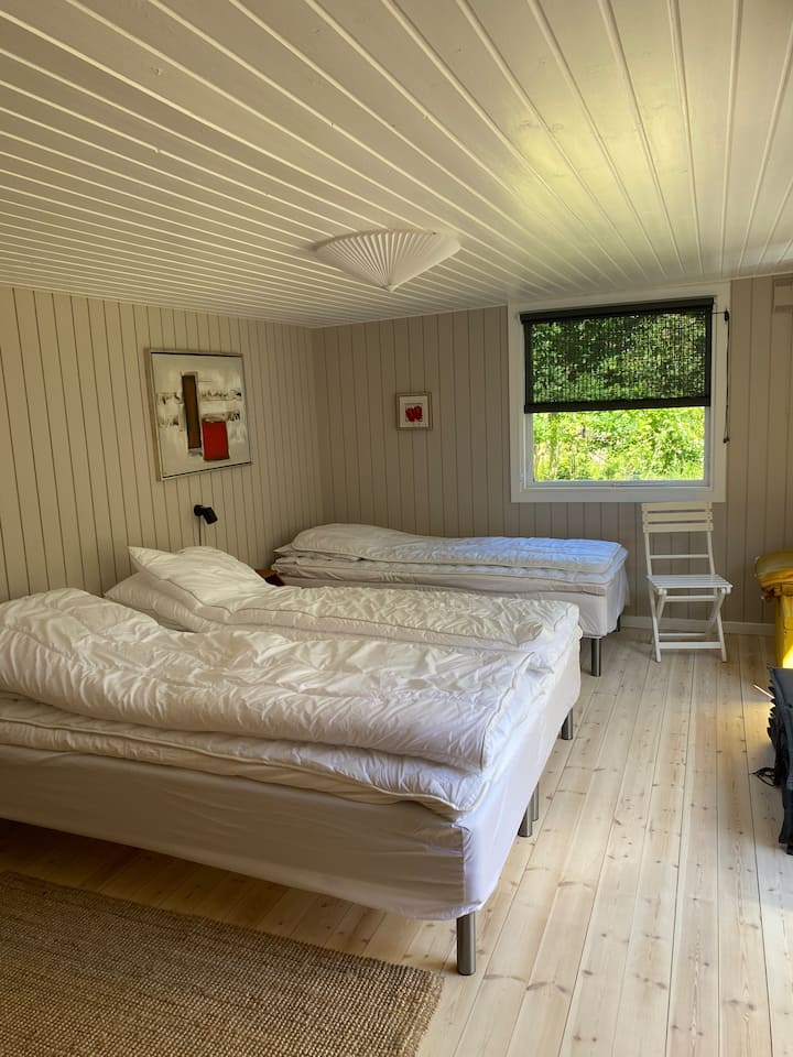 Უკანა საწოლი 90x200
Აქ არის ტერასა და გამანაწილებელი დერეფანი. 