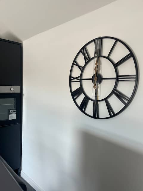 Successful Airbnb property: Town Centre Apartment - 4 bedrooms with pool table in Staining