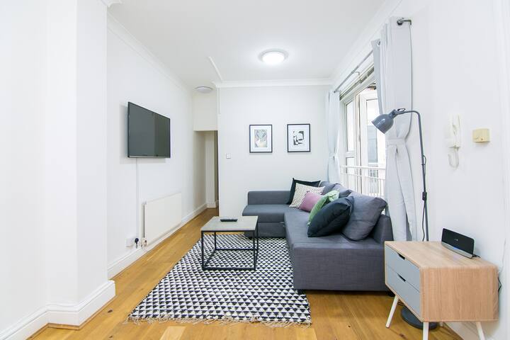 Great size 2 bed Chancery Lane