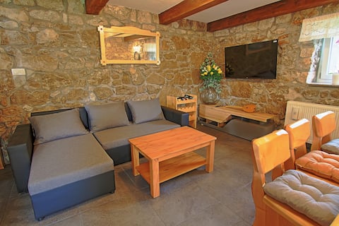 Top Airbnb: Holiday house Green Oasis in Grad Otočac