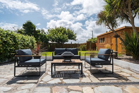 Farm Cottage: Hot Tub, Beach Walk, Dogs Friendly