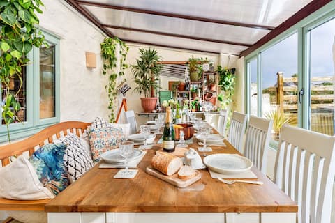 Farm Cottage: Hot Tub, Dog Friendly, Sleeps 6