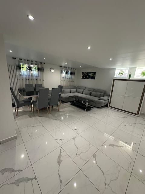 Top performing Airbnb: Apartment for rent in Le Blanc Mesnil