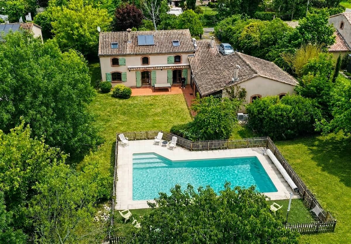 La Maison du Paradis et sa piscine