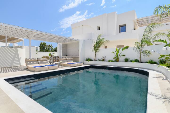 Mylos Luxury Escape Villa gallery image 5