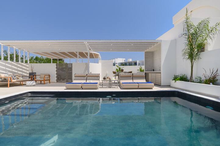Mylos Luxury Escape Villa gallery image 2