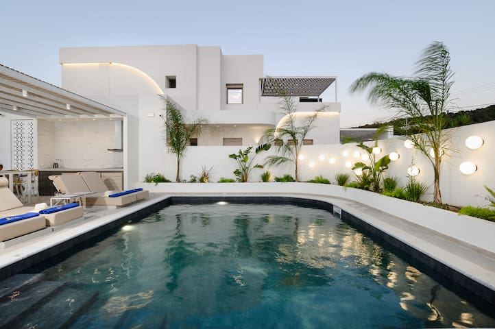 Mylos Luxury Escape Villa