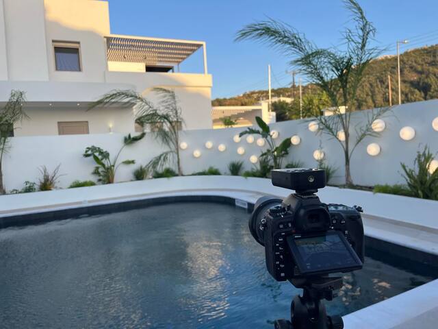 Mylos Luxury Escape Villa gallery image 3