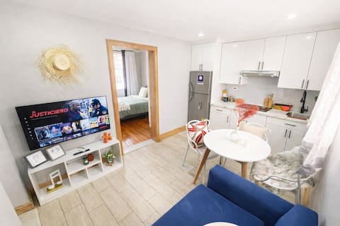 [Contemporary Apartment] Town center + Disney