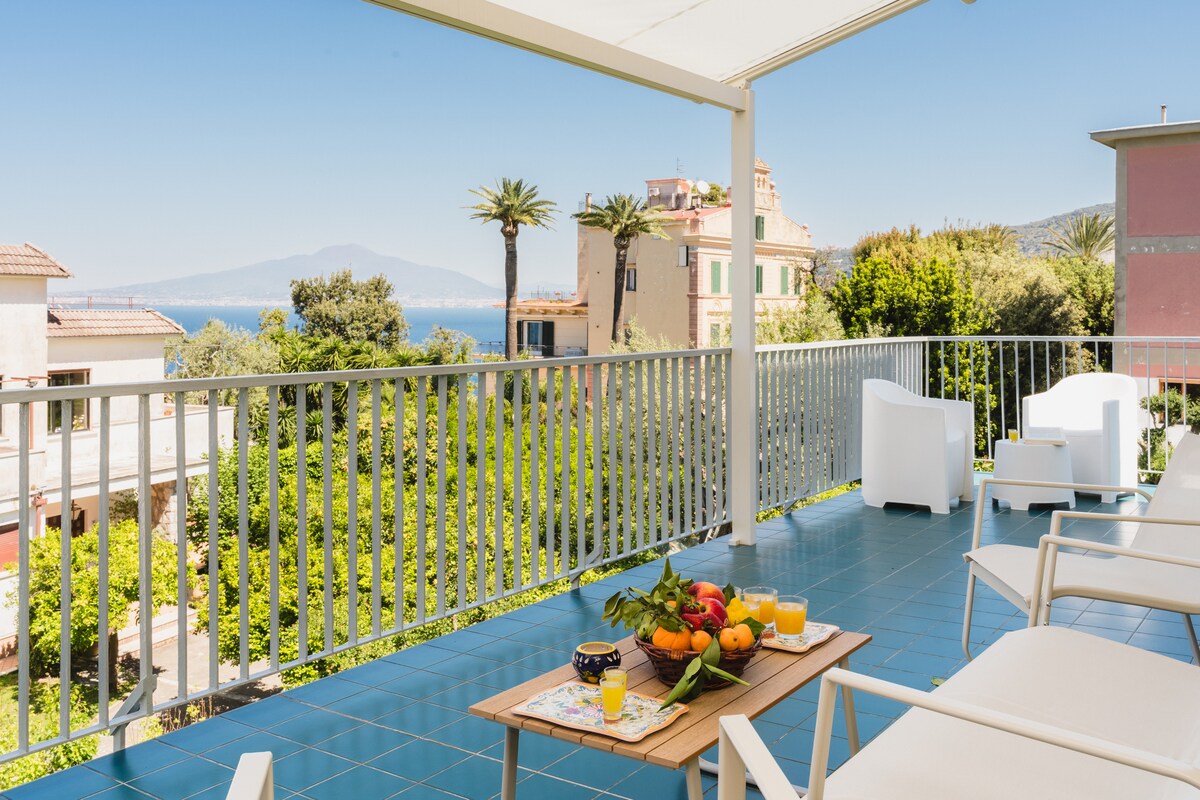 Salvo サルボ「Vicolo con balconi」 Casa Savino - Condominiums for Rent in Sorrento, Campania, Italy