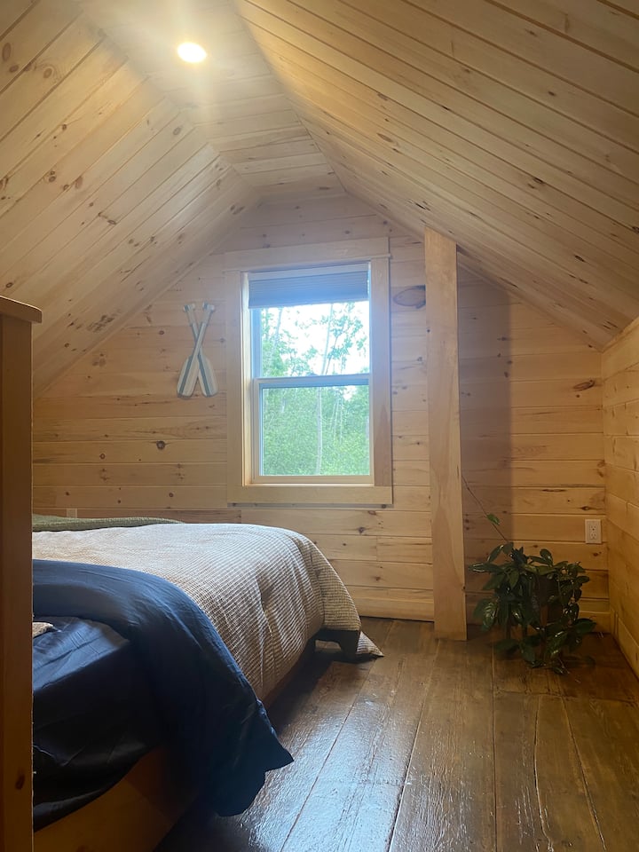 Queen size bed in our upstairs loft with north-east facing window, room darkening shades and comfortable bedding