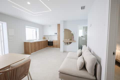 Newly renovated house 20 steps from the beach