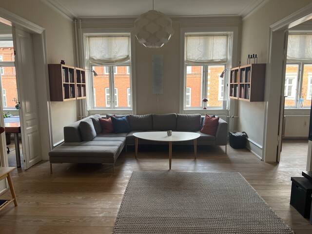 Herskabslejlighed i centrum gallery image 2