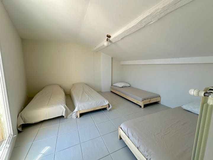 4 krevate tek të konvertueshëm në 2 krevate dopio 