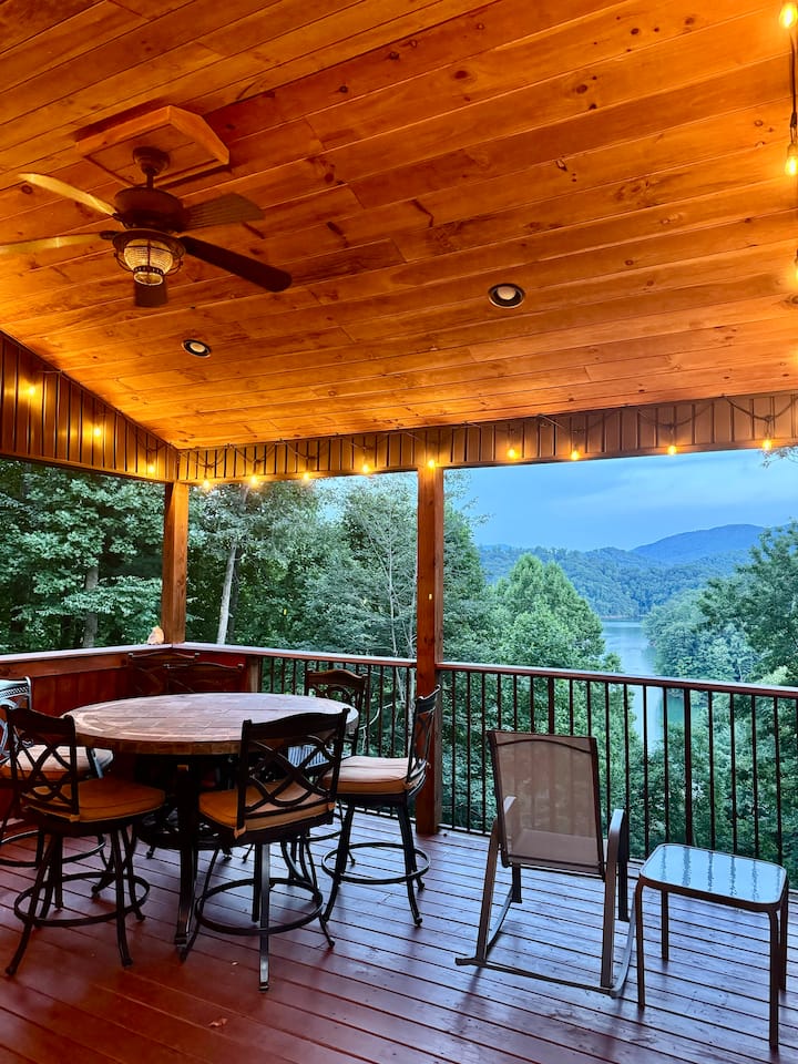 Ridge Top Retreat-
Mtn & Lake Views, Watauga Lake