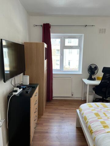 Lovely 4 Bedroom Spacious House in Camden Town gallery image 5