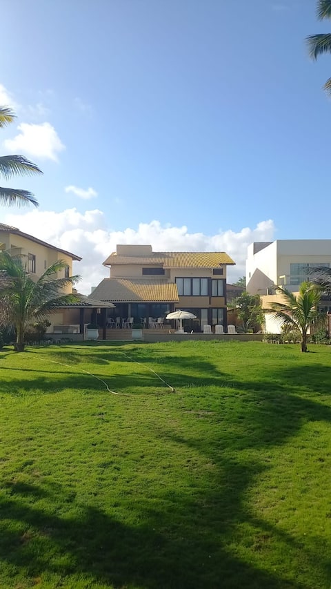 Beachfront mansion in Vilas. Casa Vila do Mar