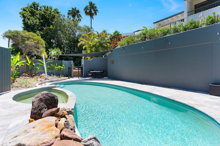 Yarraga Tropical Escape With Pool & Private Roofto - Noosa