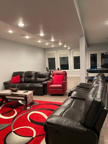 Waterfront views and tranquil neighborhood. gallery image 3