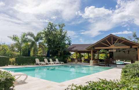 Luxury Villa: Pool and Jacuzzi for 18 people