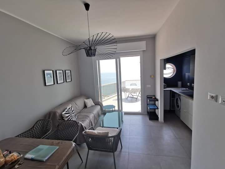 Appartamento Design,  Vista Mare, Garage, Terrazza - Spotorno