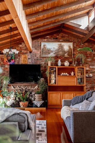 Two-Level Family Apt · Beach Nearby · 15min to CBD gallery image 5