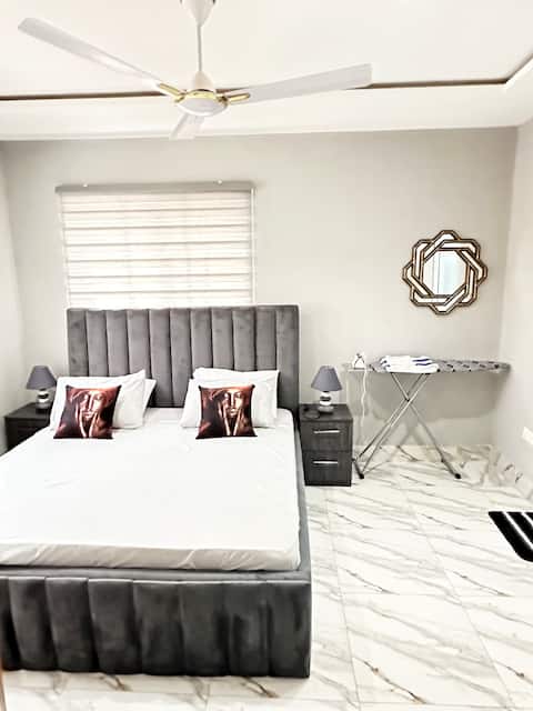 Luxury 1-Bedroom Flat For Rent