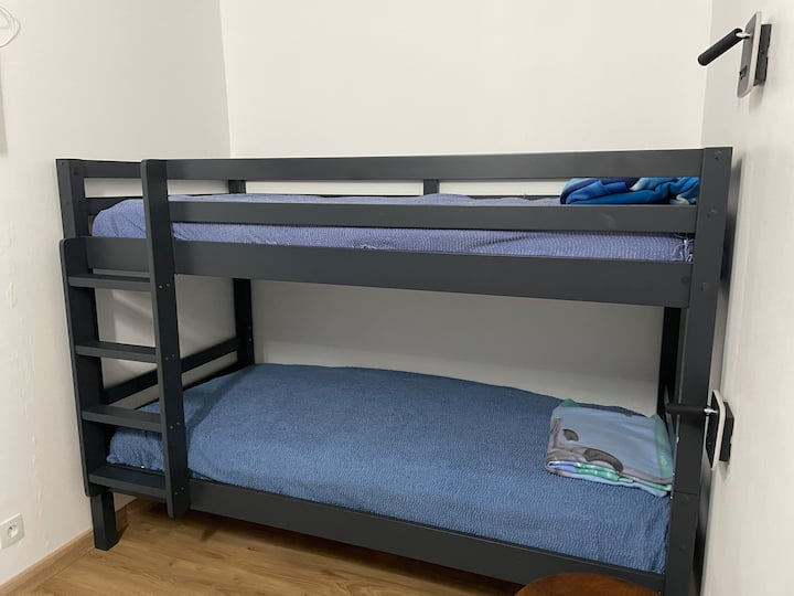 sovplats med 2 våningssängar på 90