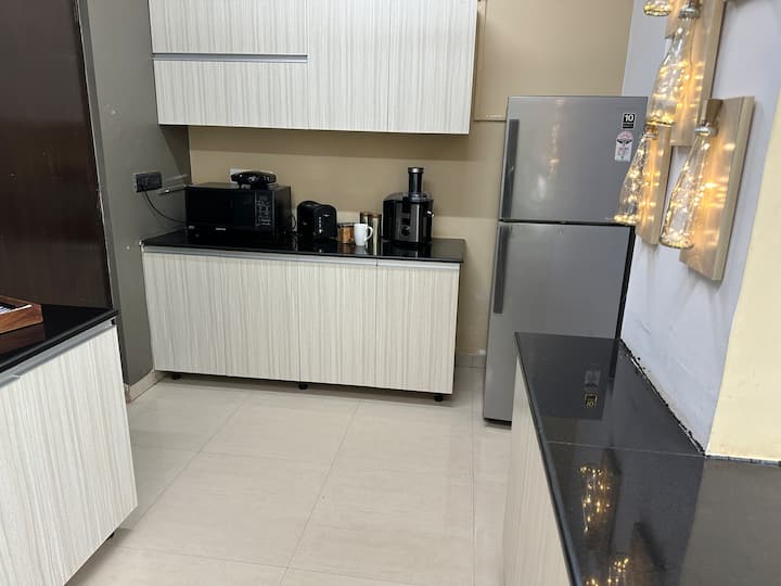 Full kitchen image 2