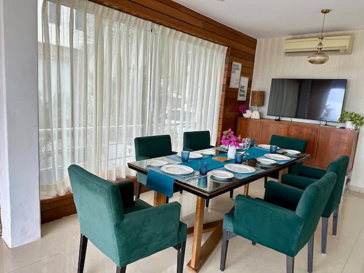 Dining area image 2