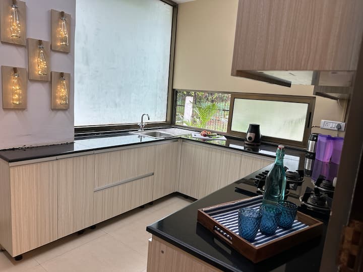 Full kitchen image 1