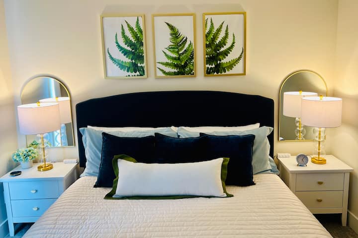 配备加大双人床 