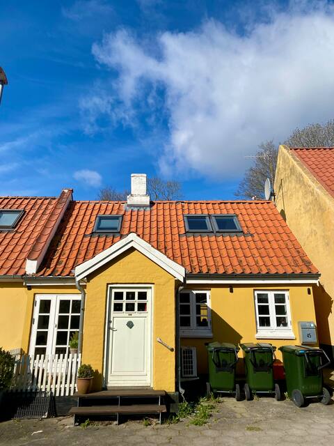 Sødt byhus tæt på strand