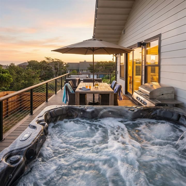 Steps To Beach | Hot Tub + Game Room | Sleeps 11 - Lincoln City, OR