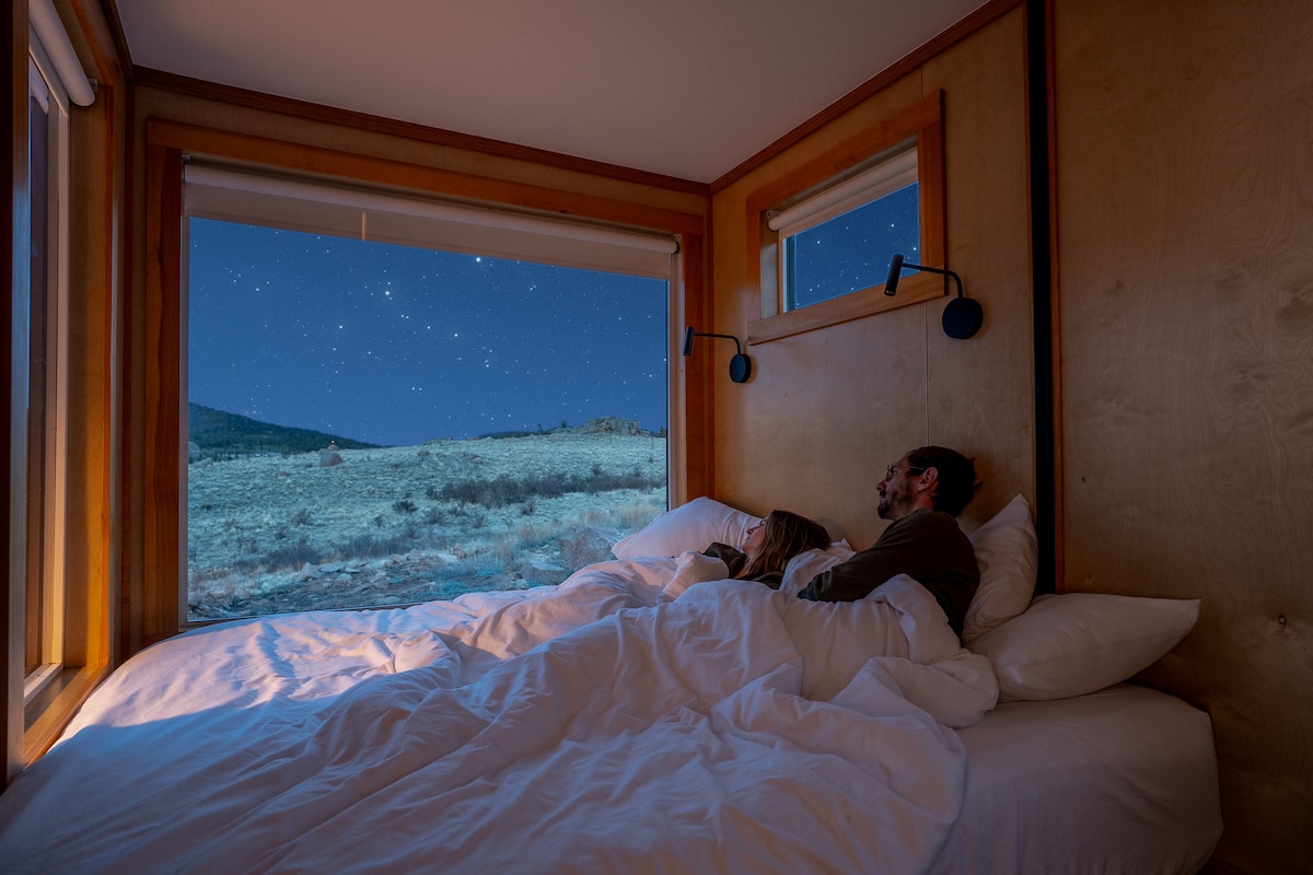 The Nook - Shipping Container w/ Hot Tub & Sauna - Shipping