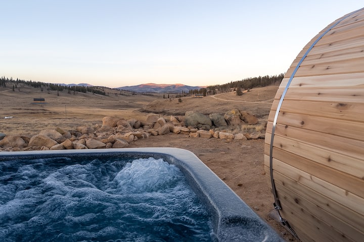 The Nook - Shipping Container w/ Hot Tub & Sauna - Shipping