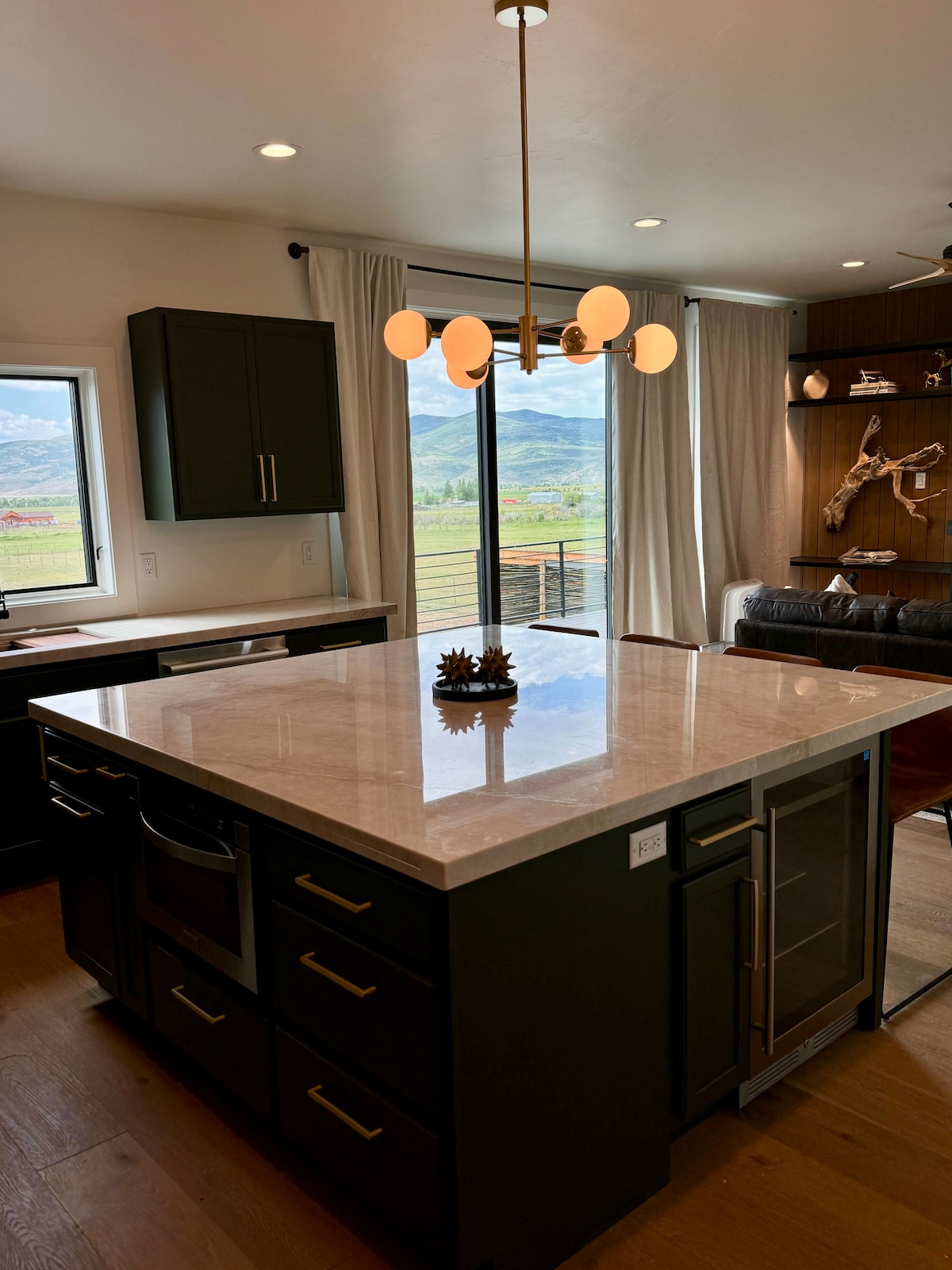 Relaxing barndominium w/ view