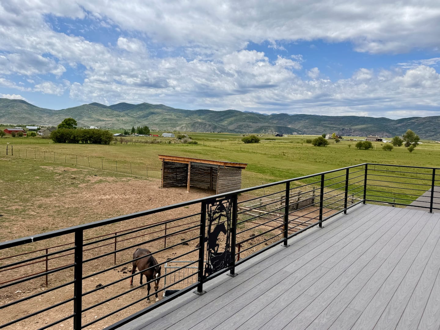 Relaxing barndominium w/ view