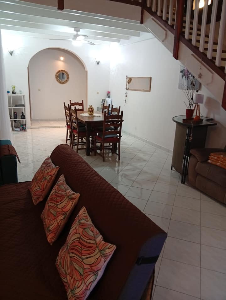 Villa Pavé Fleurie  Avec Piscine,chambres Clim. - Guadeloupe