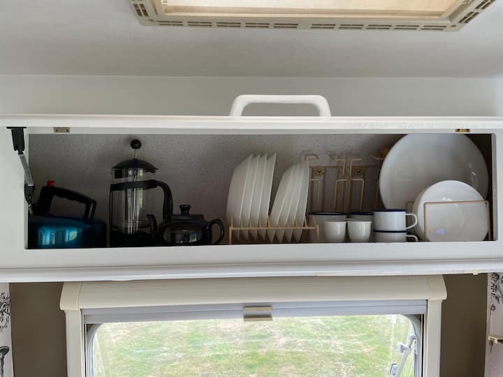 Glamping In Retro 1990s Caravan, Hever - Sevenoaks