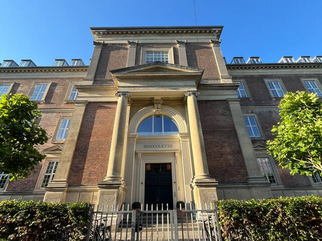 Luksuslejlighed i 2 etager i central palæbygning gallery image 3