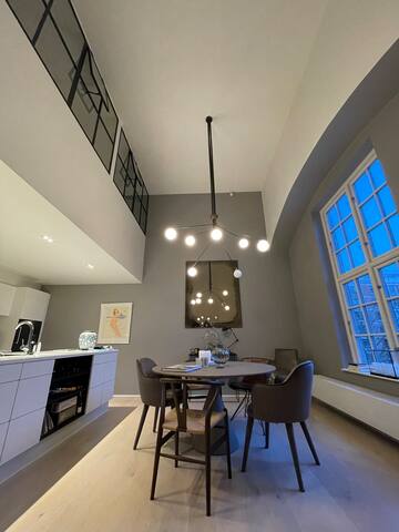 Luksuslejlighed i 2 etager i central palæbygning gallery image 4