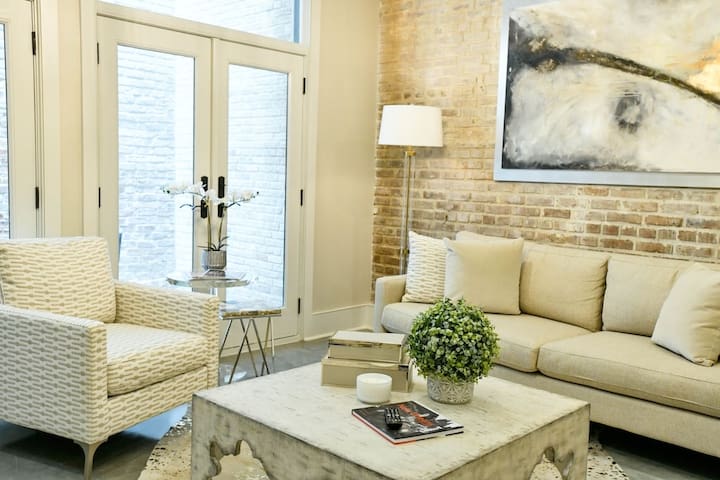 Cozy Chic New Orleans CBD Condo