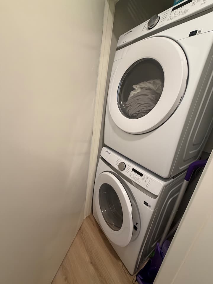 Përfshihet lavatriçja dhe tharësja