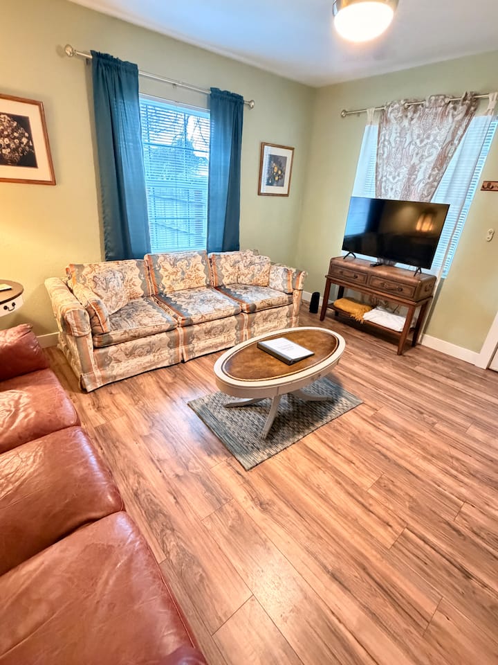 Charming 3/2 Downtown Coeur D’alene Cottage! - Coeur d'Alene, ID
