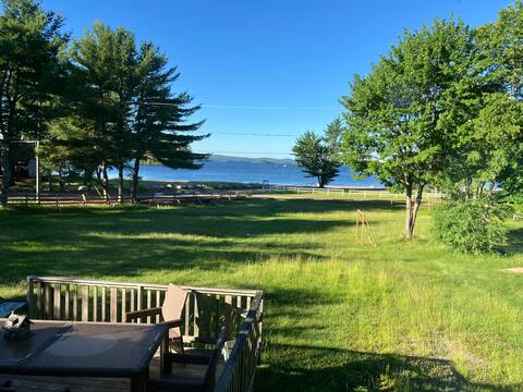 Lovely 4 Bedroom Lake Home!