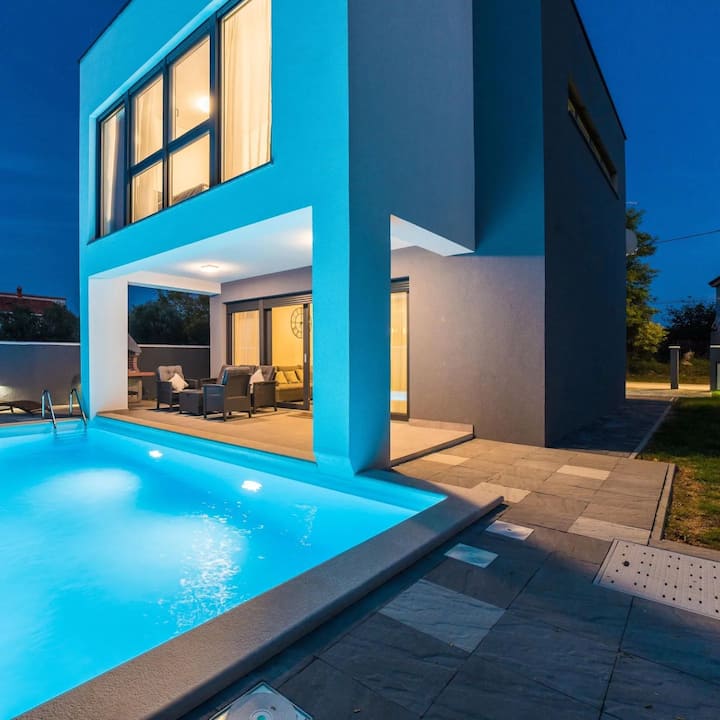 Villa Valy With Heated Pool - Privlaka