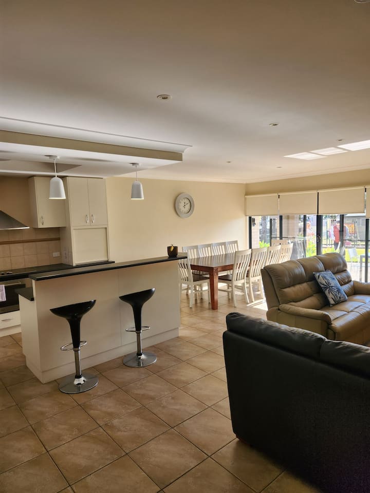 Lakeside Townhouse - 3 Bedroom - Elsinor Unit 10 - Yarrawonga